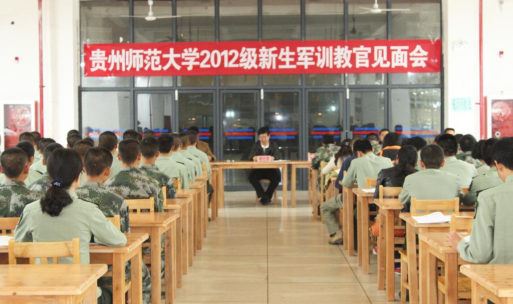 花溪校区2012级新生军训教官见面会召开